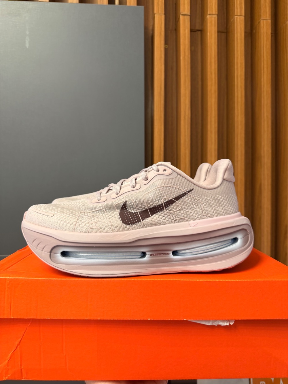 Nike Vomero Premium Particle Pink Feminino