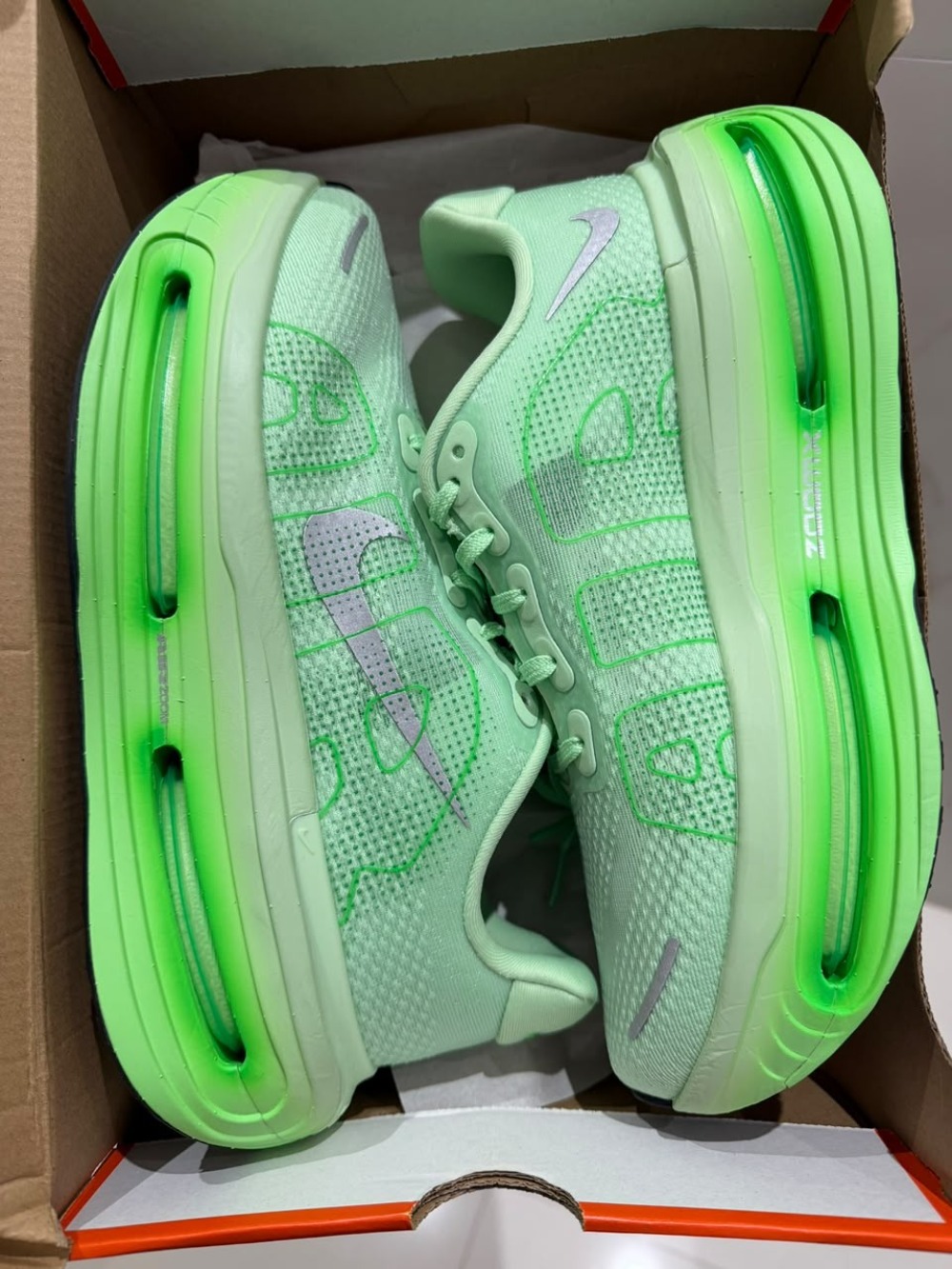 Nike Vomero Premium Cucumber Calm Green Spark