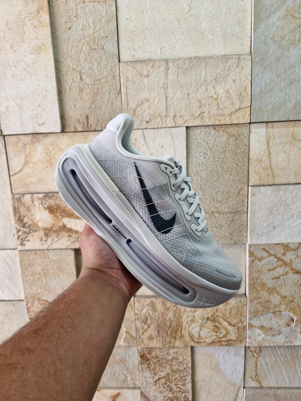Nike Vomero Premium Off-White Grey Fog Dark Obsidian