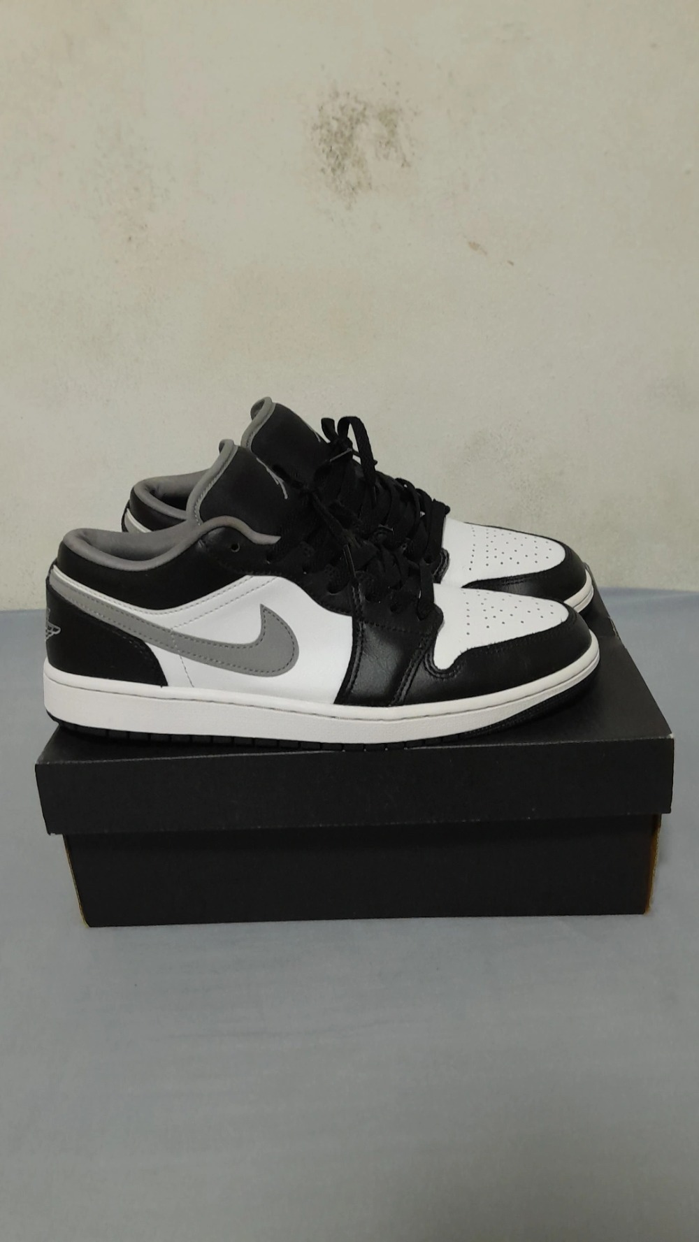 Air Jordan 1 Low Black Medium Grey — 42, Usado