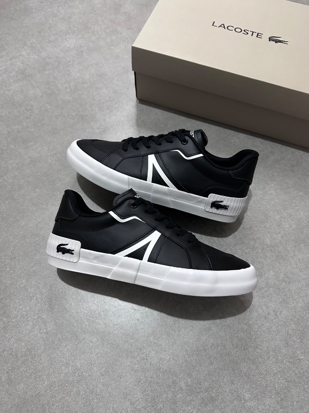 Lacoste L004 Black White