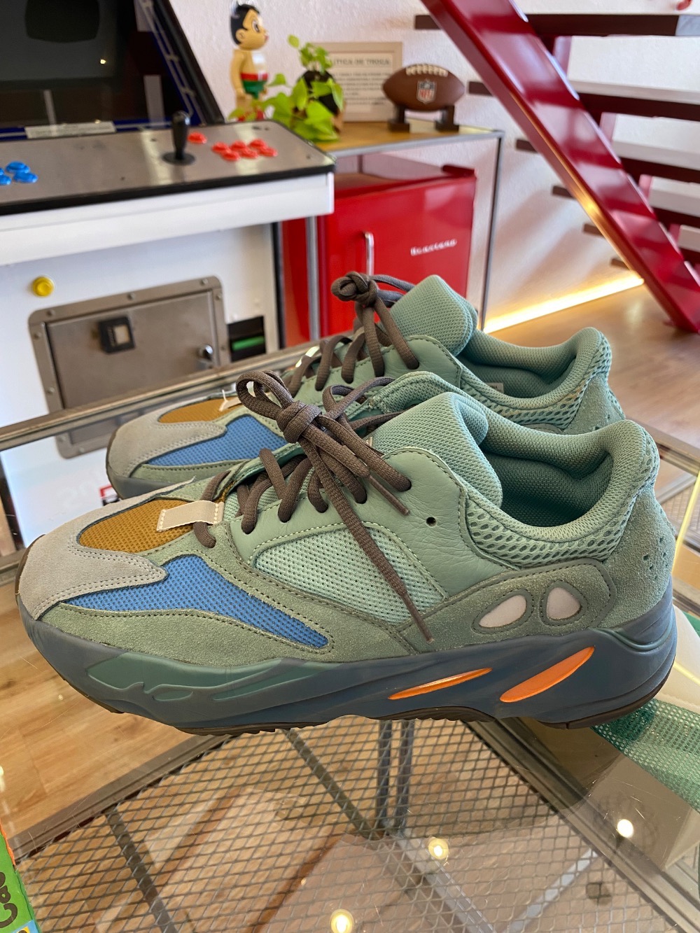 Yeezy Boost 700 v1 Fade Azure — 43, Usado