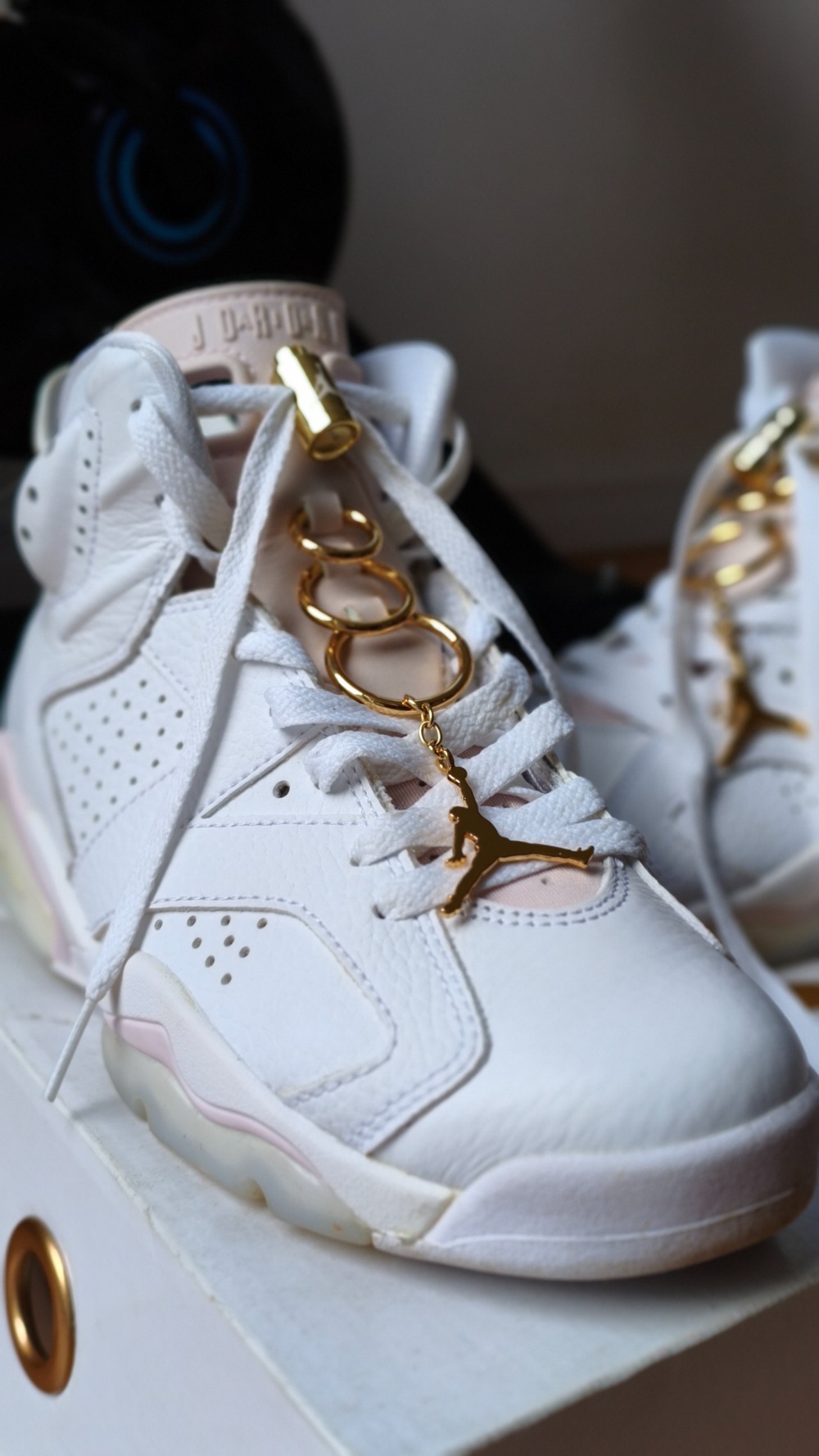 Air Jordan 6 Gold Hoops — 35, Usado