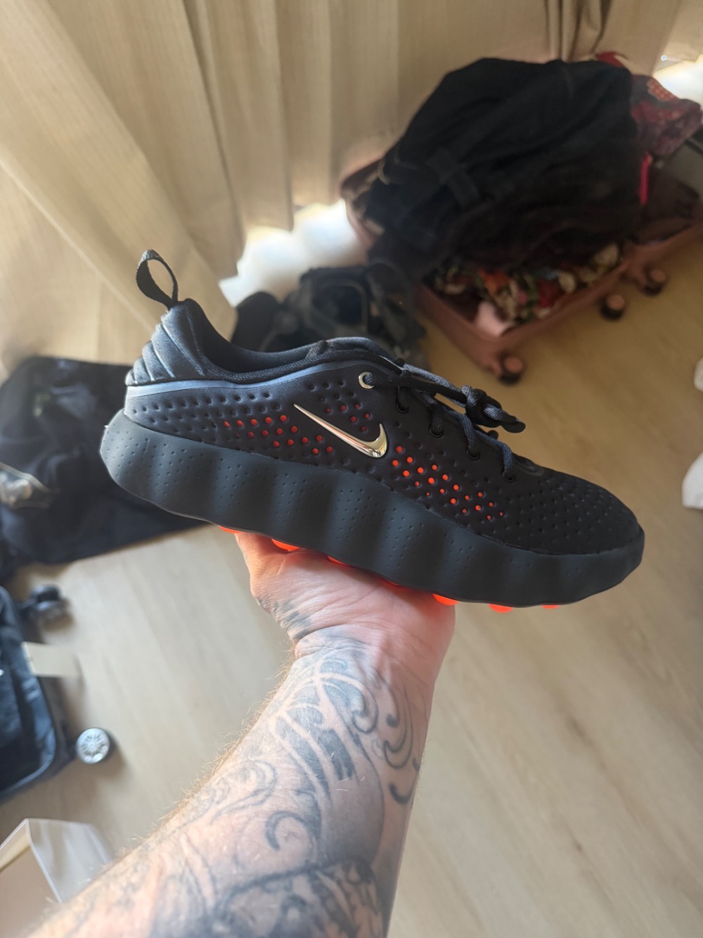 Nike Mind 002 Black Chrome Feminino