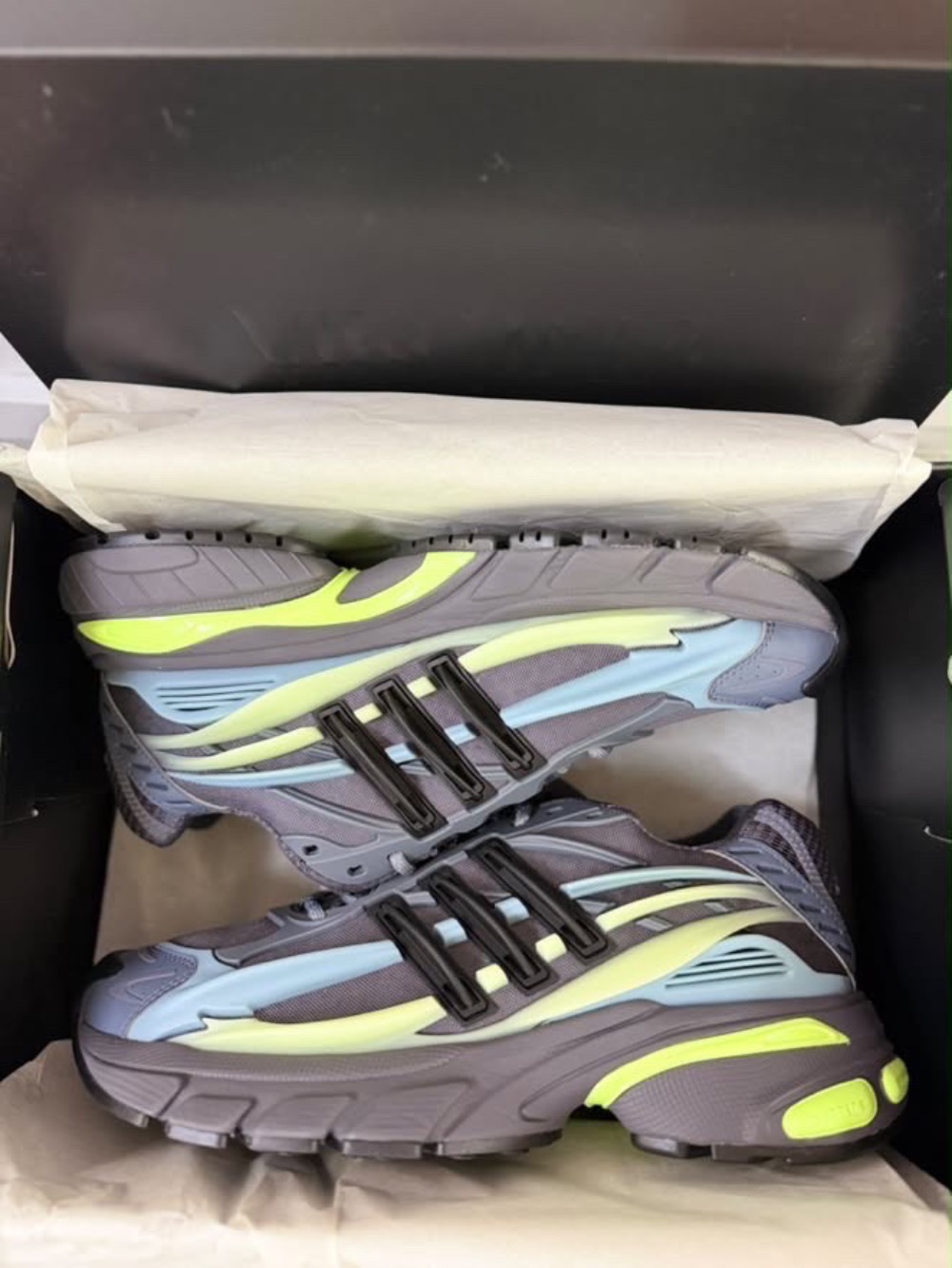 Pharrell Williams x adidas Adistar Jellyfish Onix Aurora Onix Core Black — 42, Novo