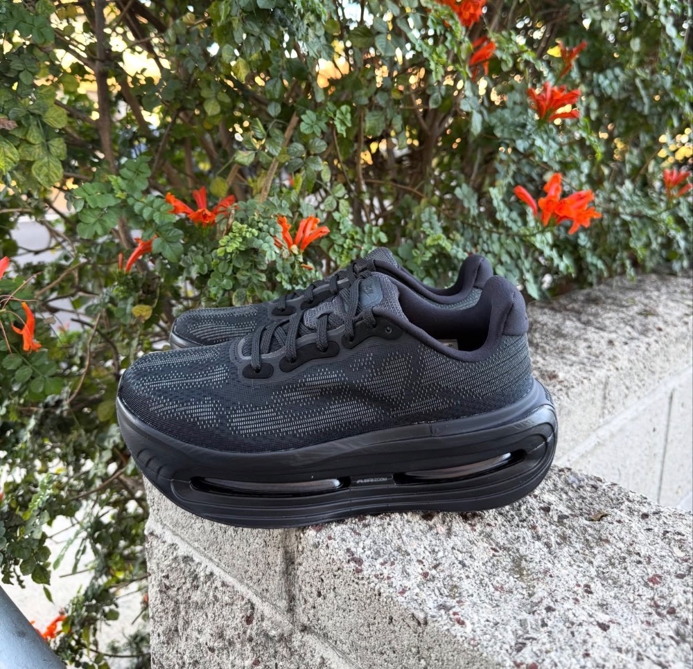 Nike Vomero Premium SP Skeleton Black — 44, Novo