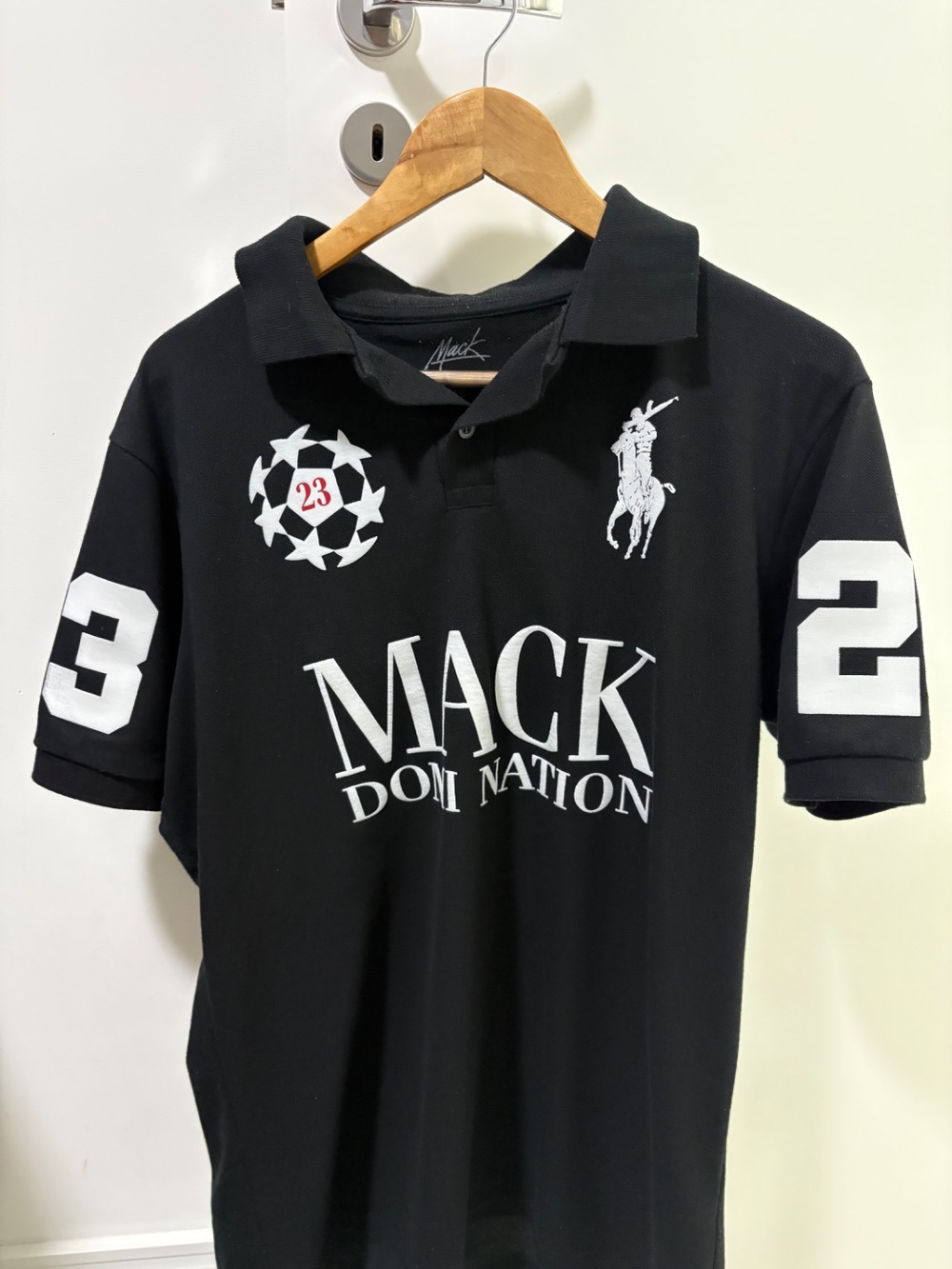 Mack x Exclusiviist 1of1 Camiseta Polo Yin & Yang